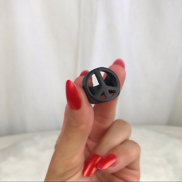 🚫SOLD🚫 Black Peace Sign Metal Ring Size 6 or - Picture 4 of 14